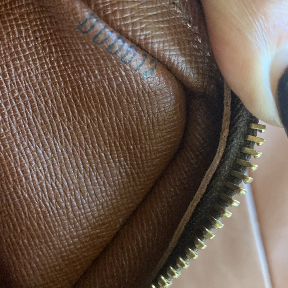 🌟Beautiful Louis Vuitton Marley Dragonne Crossbody🌟 - Picture 9 of 12